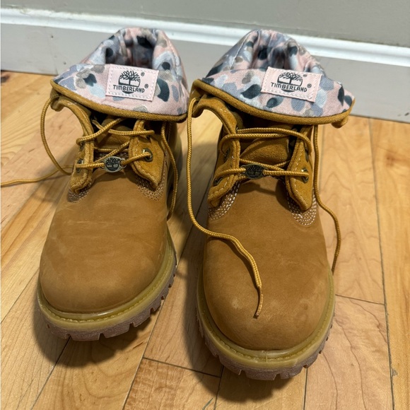Timberland Roll Top Pink Camo Wheat Colored Boots - Picture 2 of 11
